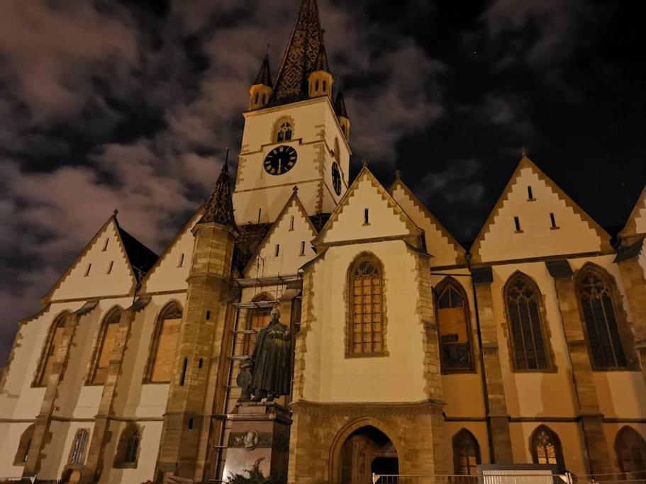 Charming Studio Ideal For Getaways Or Workations In Sibiu'S Medieval City Center Bagian luar foto