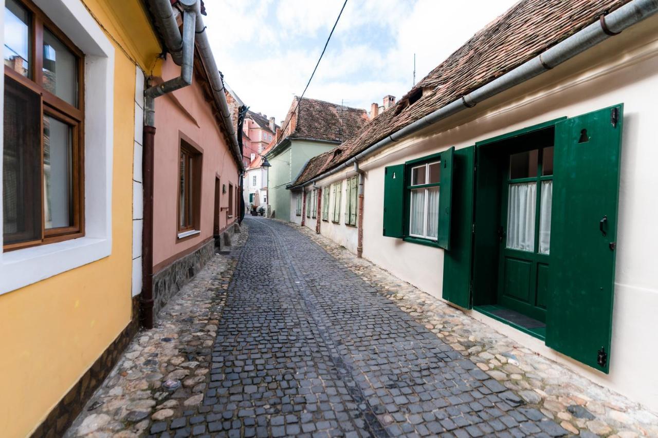 Charming Studio Ideal For Getaways Or Workations In Sibiu'S Medieval City Center Bagian luar foto